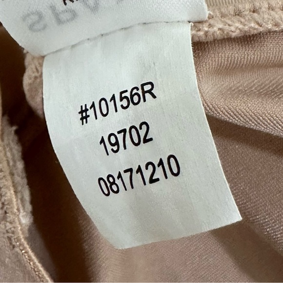 Spanx Women’s Strapless Cupped Mid-Thigh Bodysuit Size Medium - Picture 6 of 9